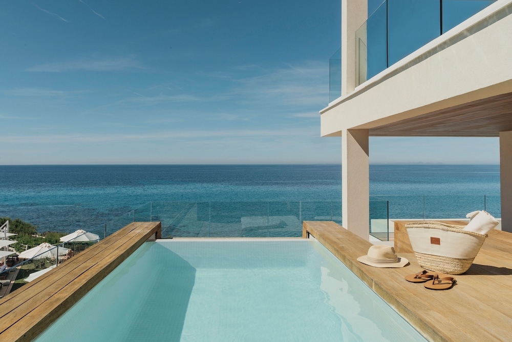 Villa Le Blanc, a Gran Meliá Hotel - The Leading Hotels of the World — Swimming pool in Santo Tomas, Balearic Islands