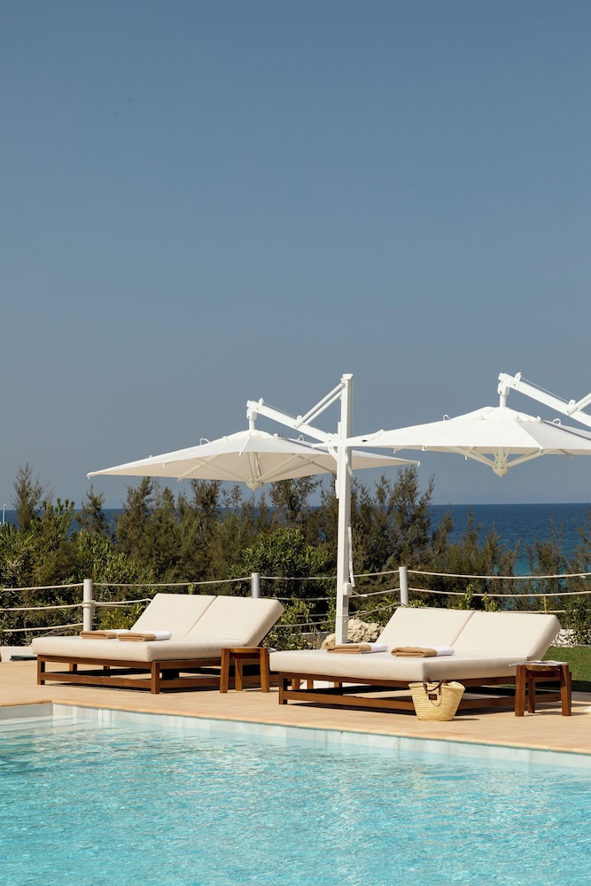 Villa Le Blanc, a Gran Meliá Hotel - The Leading Hotels of the World — Swimming pool in Santo Tomas, Balearic Islands