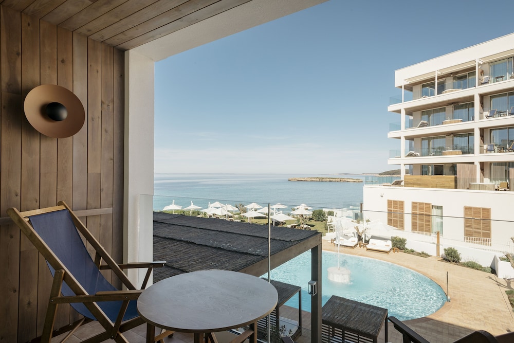 Villa Le Blanc, a Gran Meliá Hotel - The Leading Hotels of the World — Hotel building in Santo Tomas, Balearic Islands