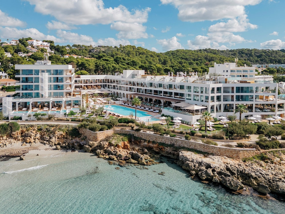 Villa Le Blanc, a Gran Meliá Hotel - The Leading Hotels of the World — Hotel building in Santo Tomas, Balearic Islands