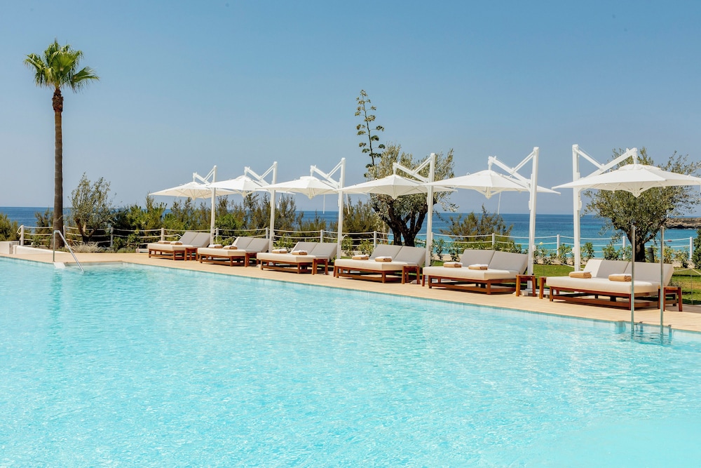 Villa Le Blanc, a Gran Meliá Hotel - The Leading Hotels of the World — Swimming pool in Santo Tomas, Balearic Islands