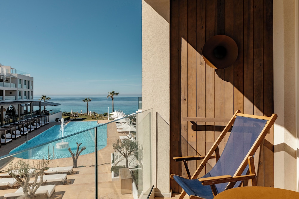 Villa Le Blanc, a Gran Meliá Hotel - The Leading Hotels of the World — Swimming pool in Santo Tomas, Balearic Islands