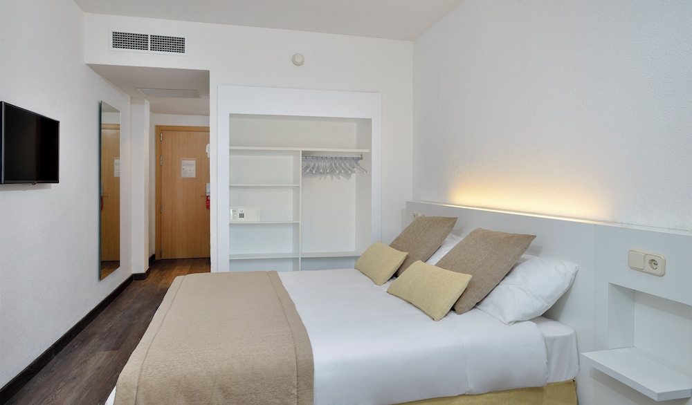 Sol Palmanova Mallorca — Hotel rooms in Palma Nova, Balearic Islands