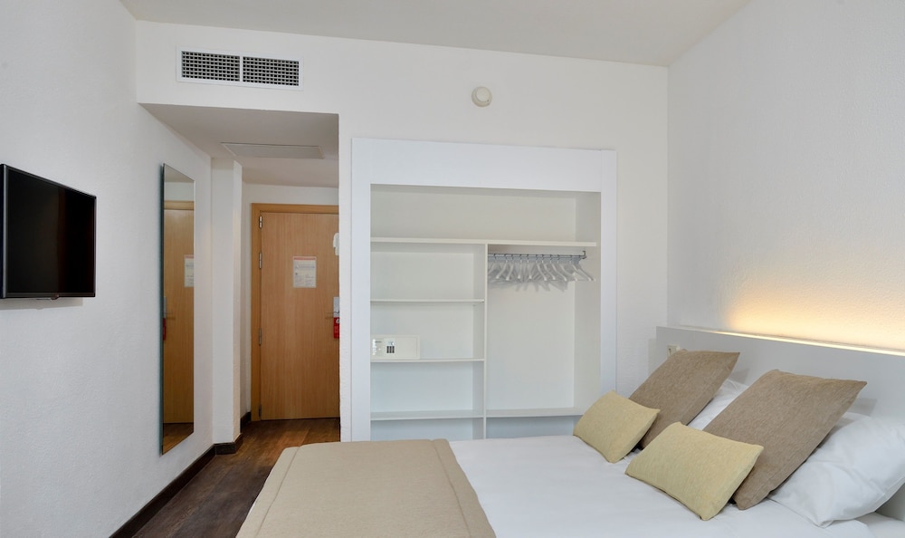 Sol Palmanova Mallorca — Hotel rooms in Palma Nova, Balearic Islands