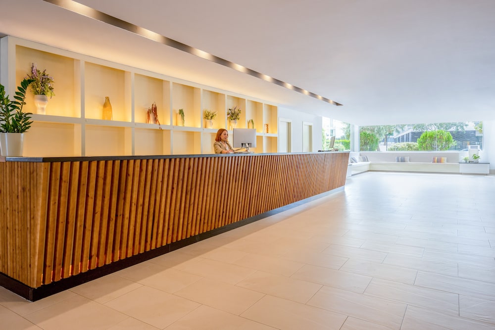Sol Palmanova Mallorca — Hotel building in Palma Nova, Balearic Islands