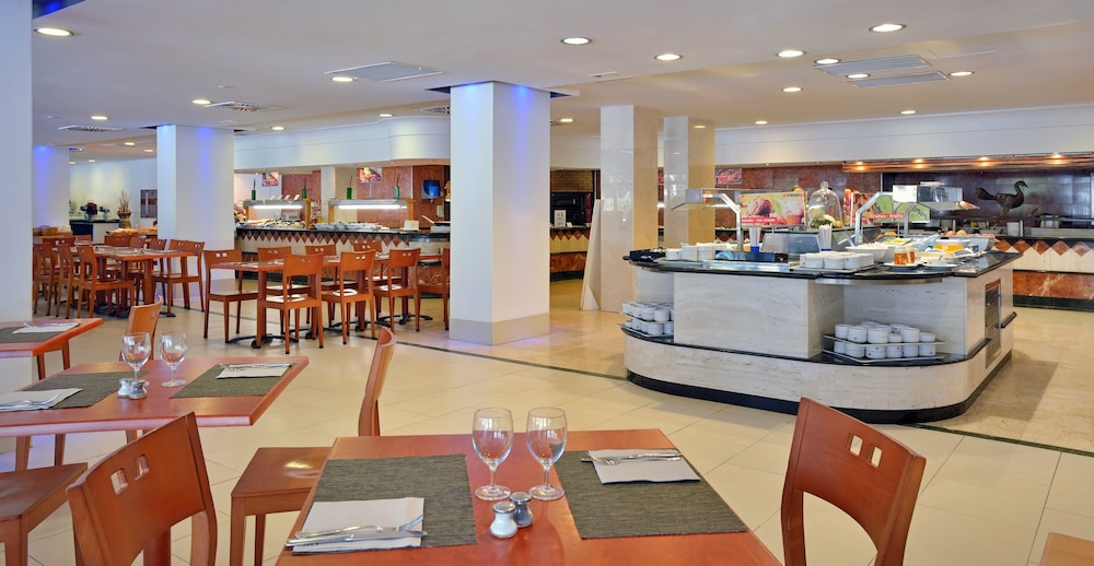 Sol Palmanova Mallorca — Restaurant & bars in Palma Nova, Balearic Islands