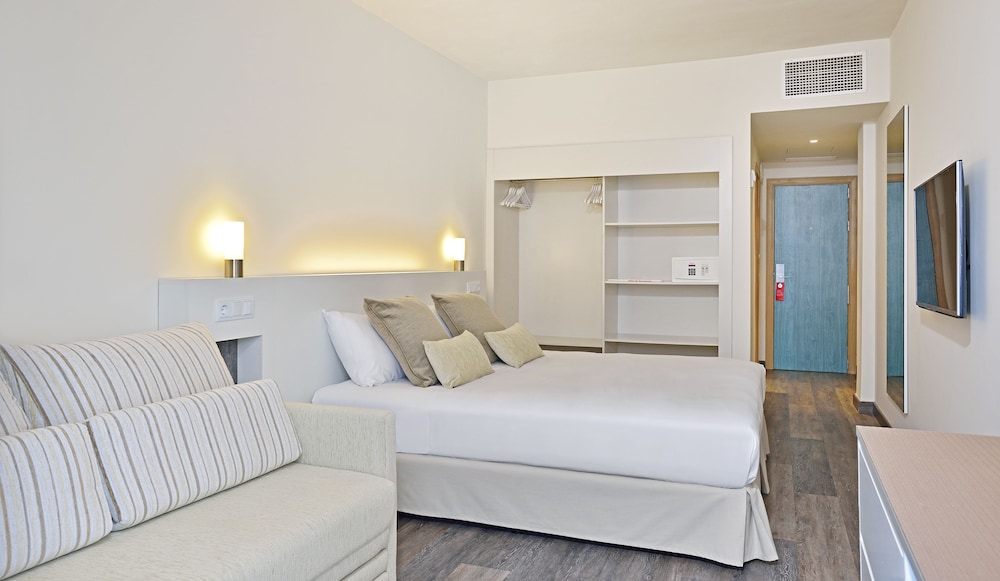Sol Palmanova Mallorca — Hotel rooms in Palma Nova, Balearic Islands