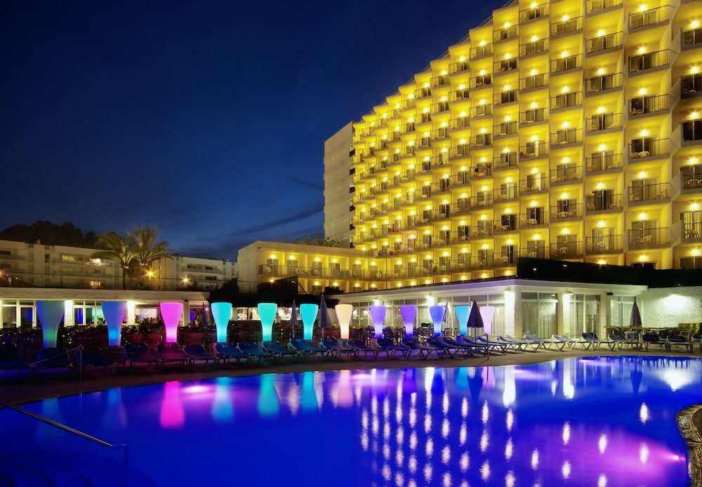 Sol Palmanova Mallorca — Hotel building in Palma Nova, Balearic Islands