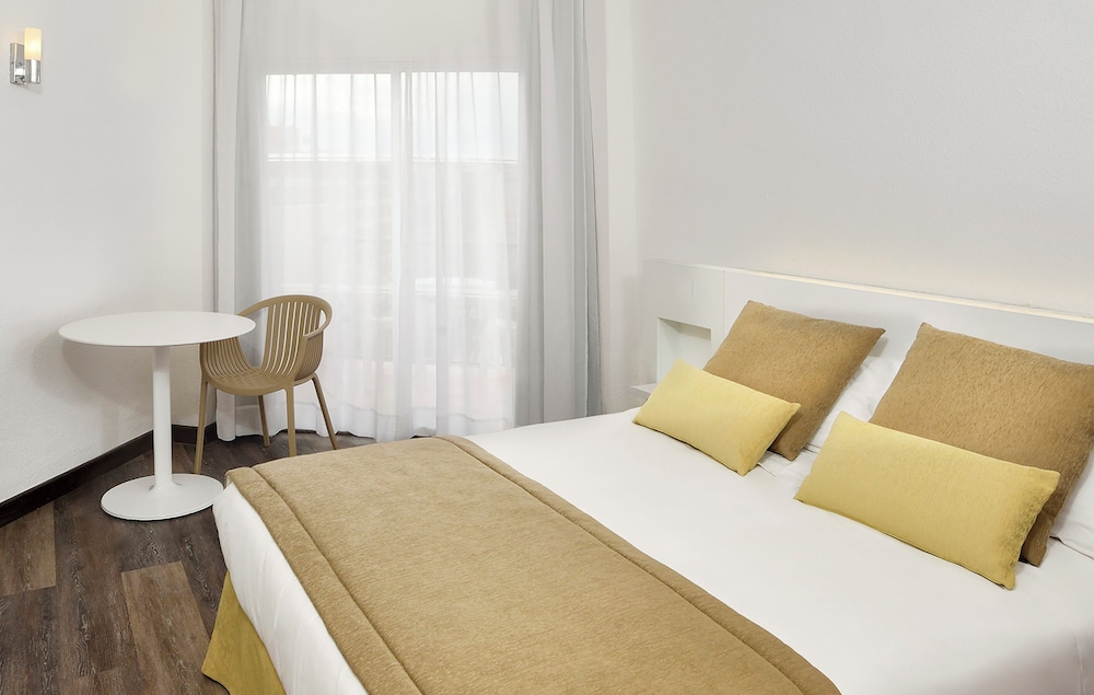 Sol Palmanova Mallorca — Hotel rooms in Palma Nova, Balearic Islands