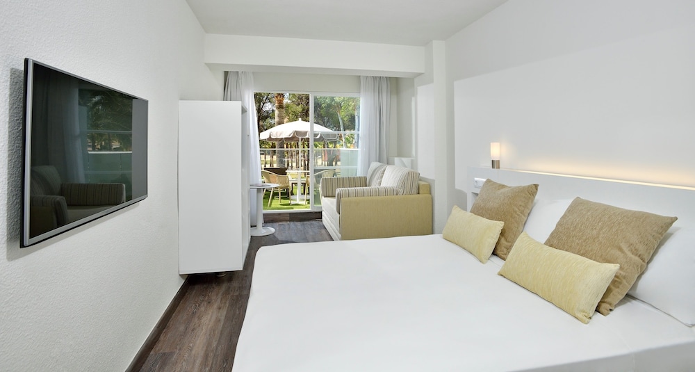Sol Palmanova Mallorca — Hotel rooms in Palma Nova, Balearic Islands