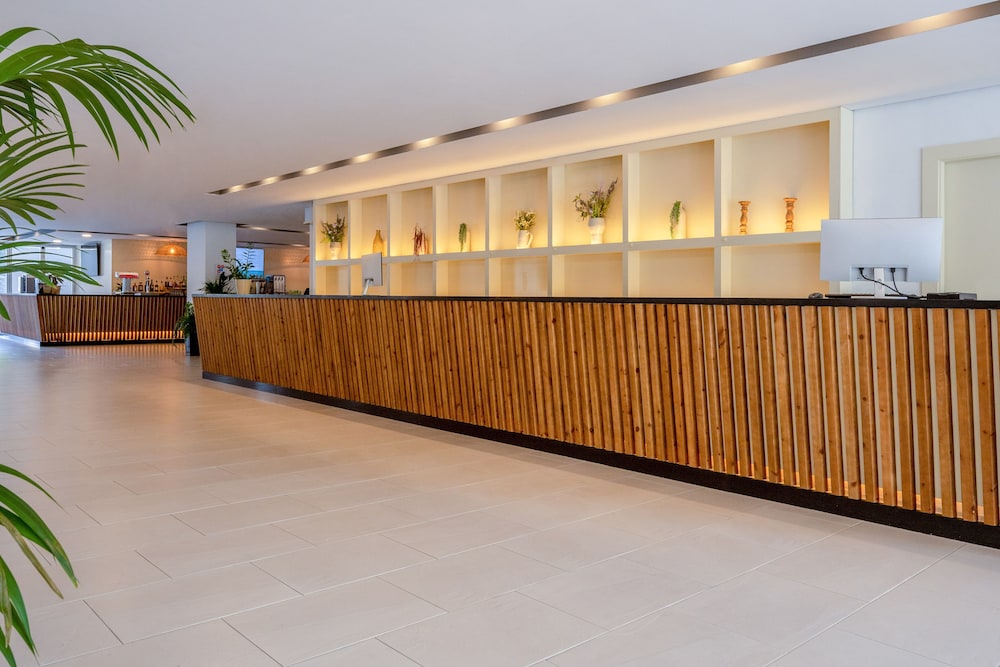 Sol Palmanova Mallorca — Hotel building in Palma Nova, Balearic Islands