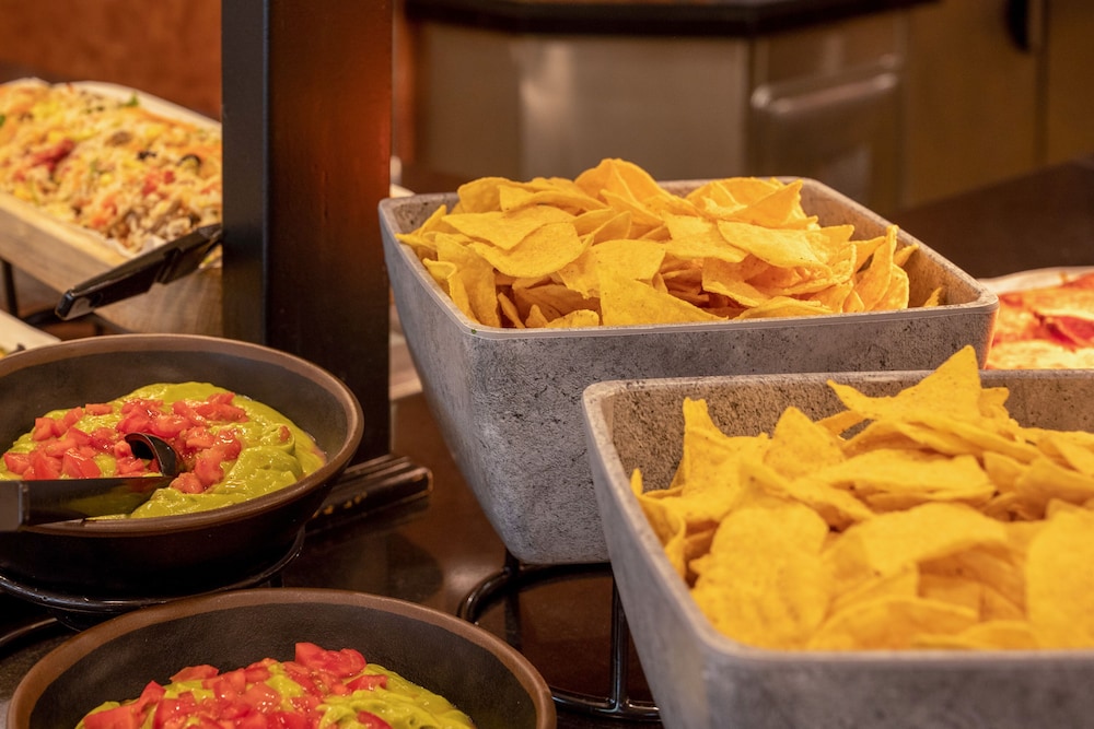 Sol Palmanova Mallorca — Restaurant & bars in Palma Nova, Balearic Islands