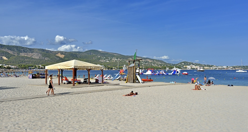Sol Palmanova Mallorca — Beach in Palma Nova, Balearic Islands