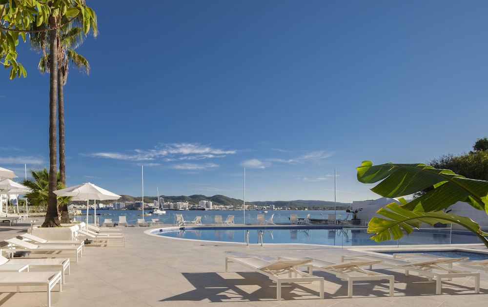 INNSiDE by Meliá Ibiza Beach — Swimming pool in San Antonio, Balearic Islands