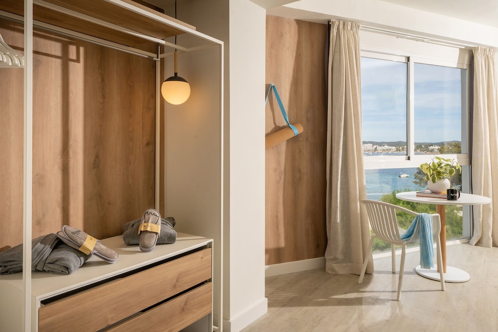 INNSiDE by Meliá Ibiza Beach — Hotel rooms in San Antonio, Balearic Islands