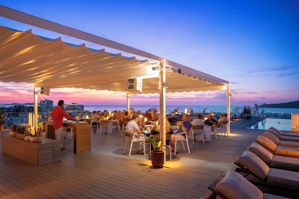 INNSiDE by Meliá Ibiza Beach — Restaurant & bars in San Antonio, Balearic Islands