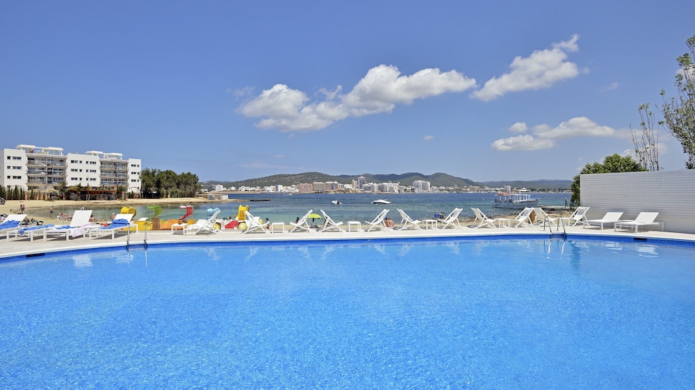 INNSiDE by Meliá Ibiza Beach — Swimming pool in San Antonio, Balearic Islands