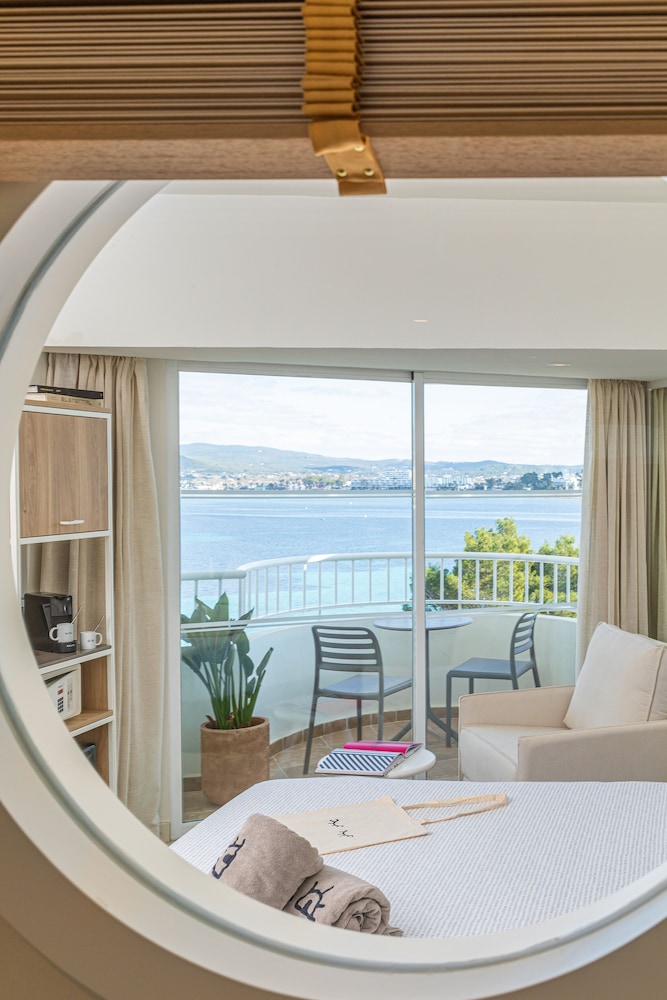 INNSiDE by Meliá Ibiza Beach — Hotel rooms in San Antonio, Balearic Islands