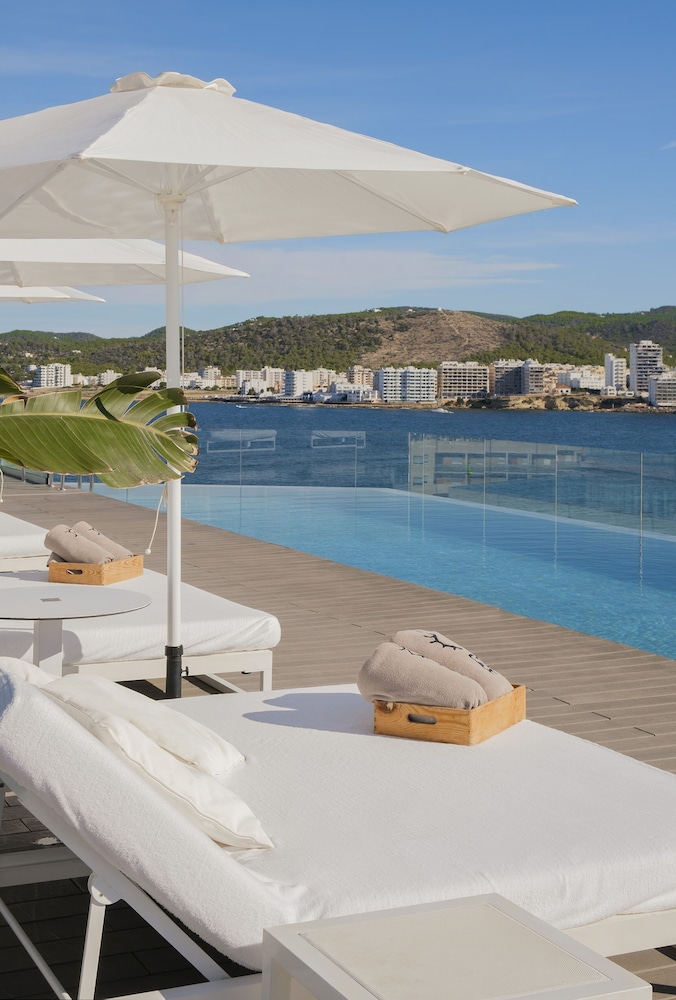 INNSiDE by Meliá Ibiza Beach — Swimming pool in San Antonio, Balearic Islands