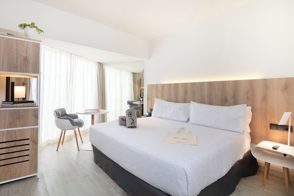 INNSiDE by Meliá Ibiza Beach — Hotel rooms in San Antonio, Balearic Islands