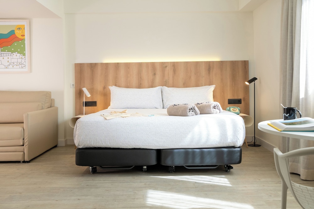 INNSiDE by Meliá Ibiza Beach — Hotel rooms in San Antonio, Balearic Islands