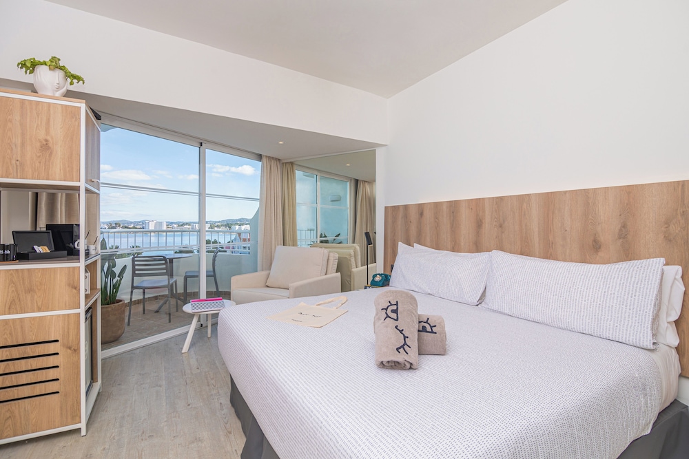 INNSiDE by Meliá Ibiza Beach — Hotel rooms in San Antonio, Balearic Islands