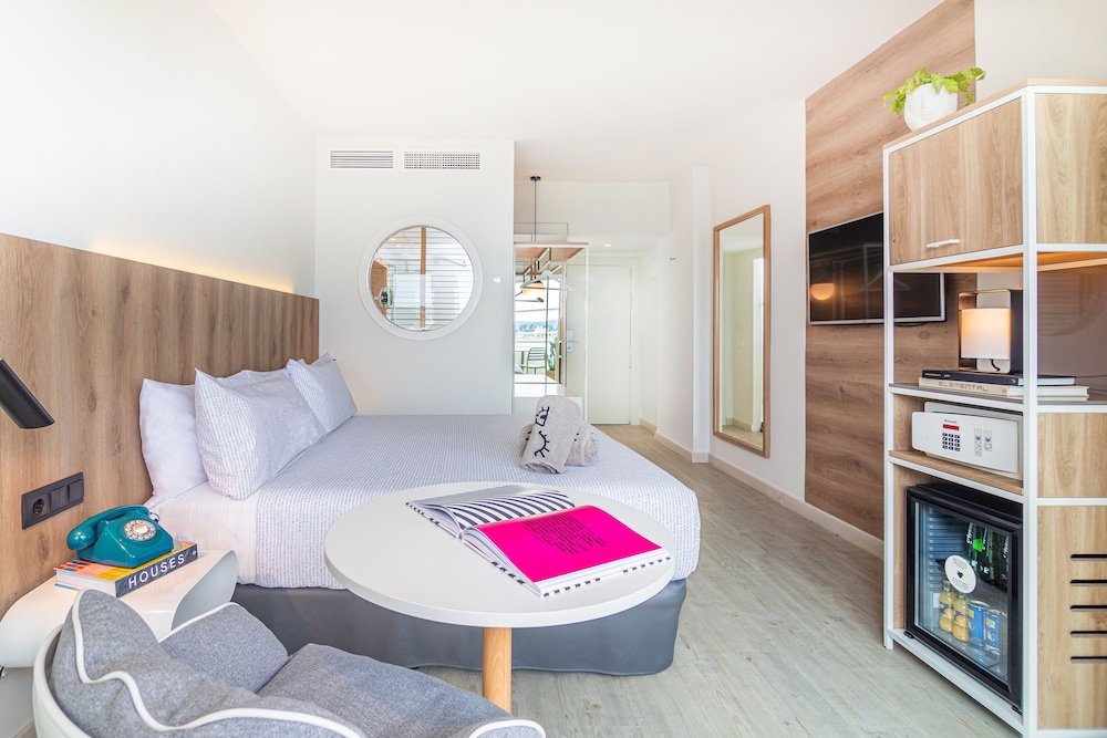 INNSiDE by Meliá Ibiza Beach — Hotel rooms in San Antonio, Balearic Islands