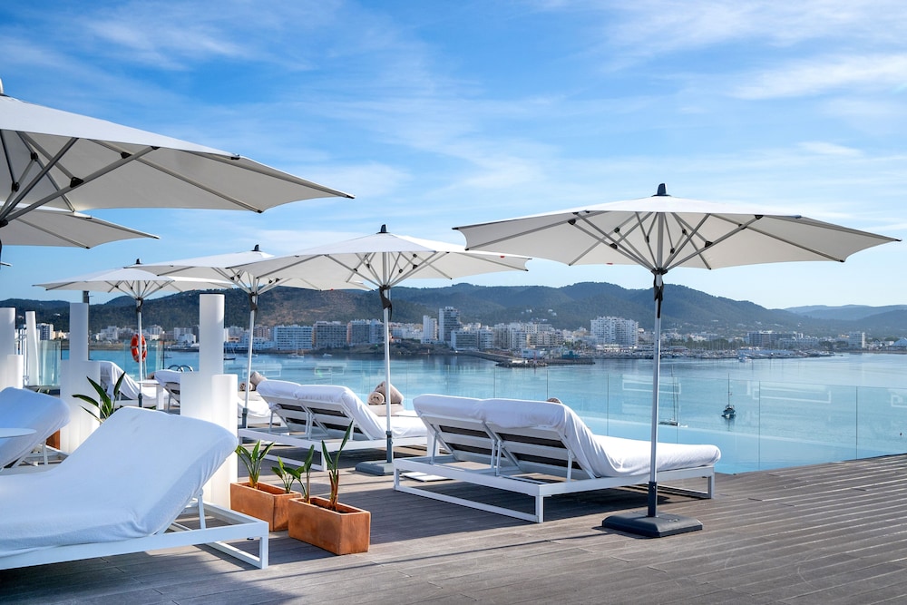 INNSiDE by Meliá Ibiza Beach — Swimming pool in San Antonio, Balearic Islands