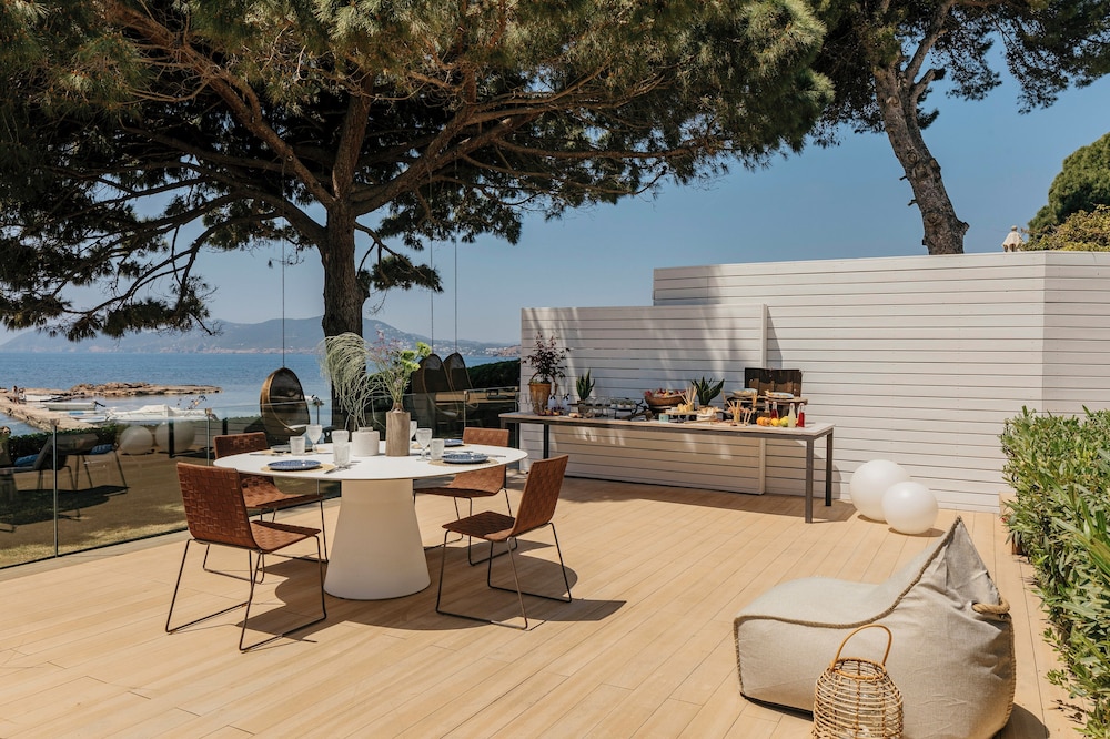 ME Ibiza — Restaurant & bars in Santa Eulalia, Balearic Islands