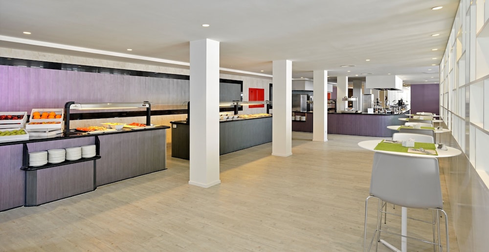 Sol House Mallorca - Adults only — Restaurant & bars in Magaluf, Balearic Islands