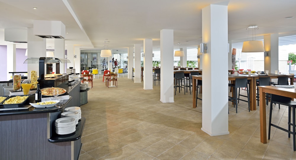 Sol House Mallorca - Adults only — Restaurant & bars in Magaluf, Balearic Islands