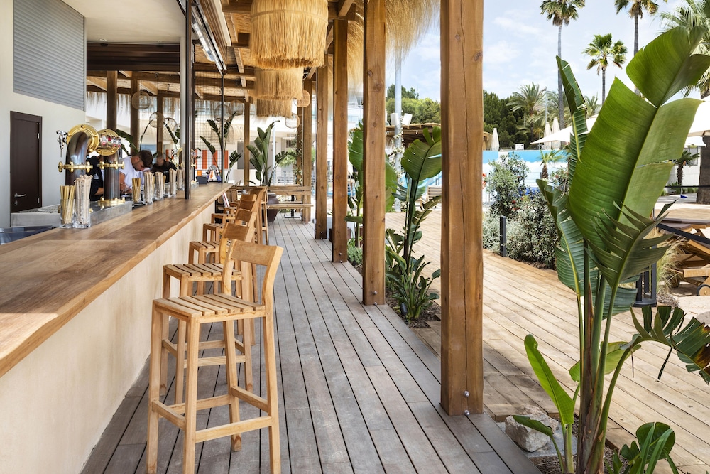 INNSiDE by Meliá Wave Calviá — Restaurant & bars in Magaluf, Balearic Islands