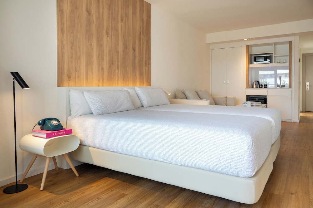 INNSiDE by Meliá Wave Calviá — Hotel rooms in Magaluf, Balearic Islands