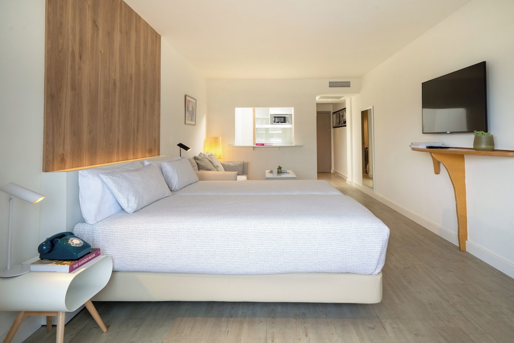 INNSiDE by Meliá Wave Calviá — Hotel rooms in Magaluf, Balearic Islands