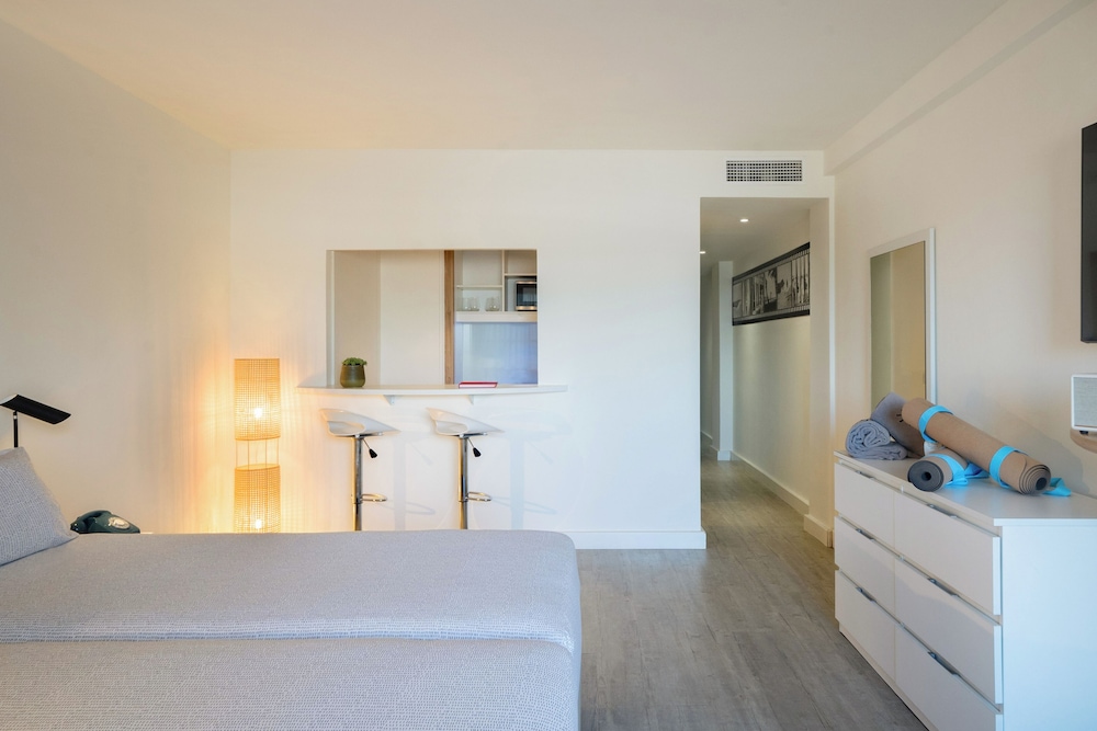 INNSiDE by Meliá Wave Calviá — Hotel rooms in Magaluf, Balearic Islands