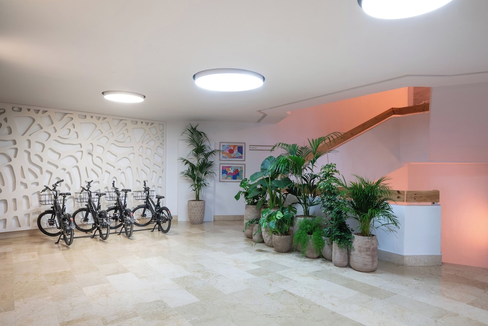 INNSiDE by Meliá Wave Calviá — Hotel building in Magaluf, Balearic Islands