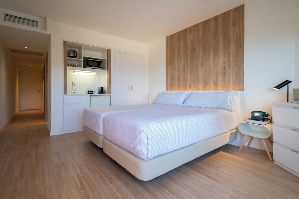 INNSiDE by Meliá Wave Calviá — Hotel rooms in Magaluf, Balearic Islands