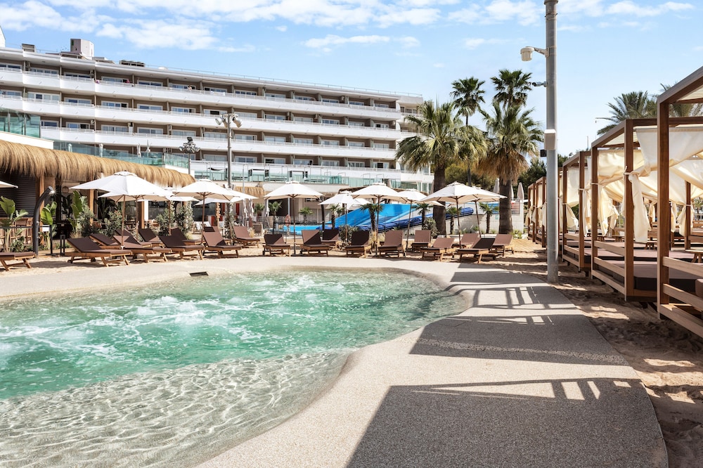 INNSiDE by Meliá Wave Calviá — Swimming pool in Magaluf, Balearic Islands