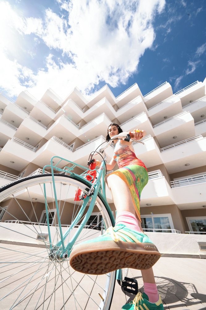 INNSiDE by Meliá Wave Calviá — Hotel building in Magaluf, Balearic Islands