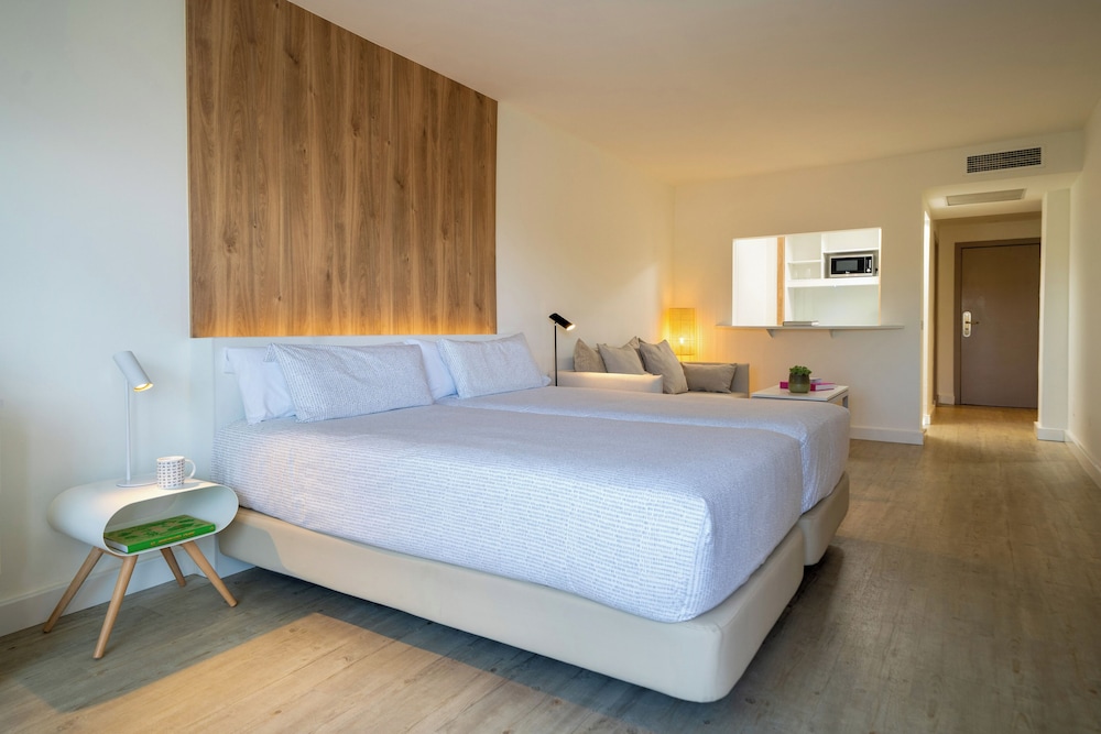 INNSiDE by Meliá Wave Calviá — Hotel rooms in Magaluf, Balearic Islands