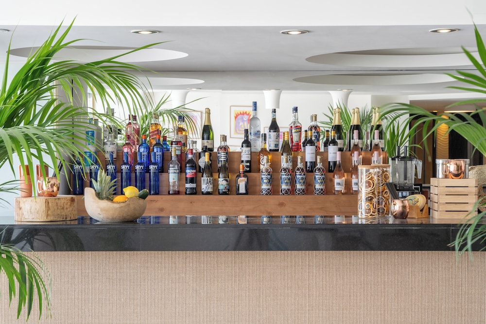 INNSiDE by Meliá Wave Calviá — Restaurant & bars in Magaluf, Balearic Islands
