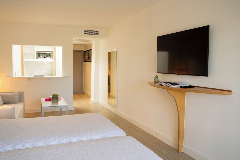 INNSiDE by Meliá Wave Calviá — Hotel rooms in Magaluf, Balearic Islands