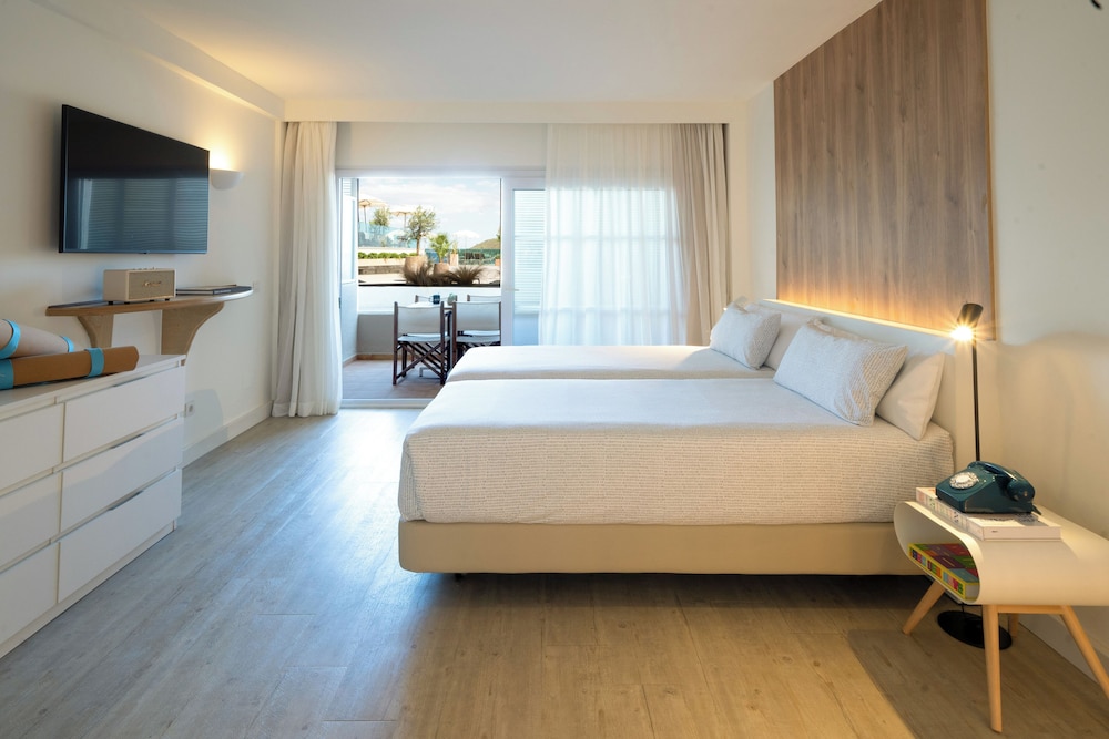 INNSiDE by Meliá Wave Calviá — Hotel rooms in Magaluf, Balearic Islands