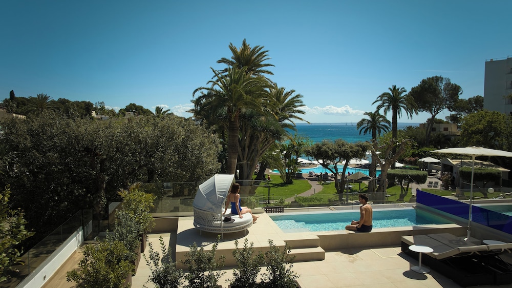 Hotel Son Caliu Spa Oasis — Swimming pool in Palma Nova, Balearic Islands