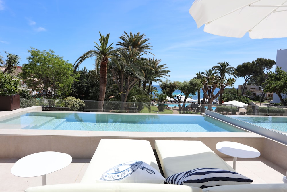 Hotel Son Caliu Spa Oasis — Swimming pool in Palma Nova, Balearic Islands
