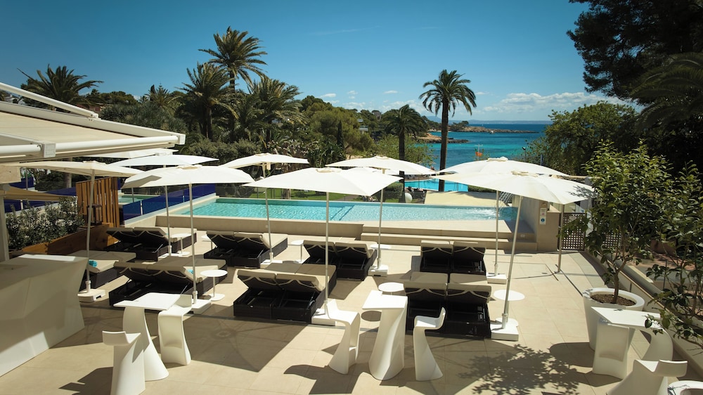 Hotel Son Caliu Spa Oasis — Swimming pool in Palma Nova, Balearic Islands