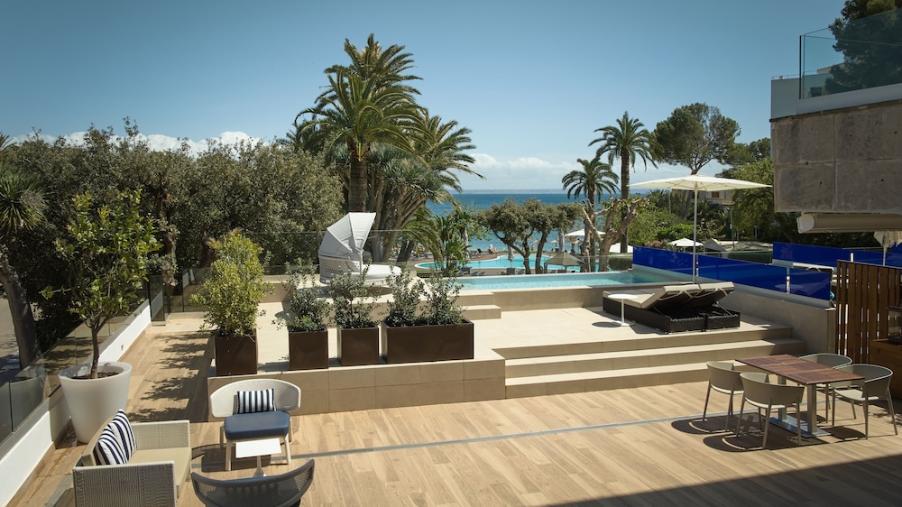 Hotel Son Caliu Spa Oasis — Swimming pool in Palma Nova, Balearic Islands