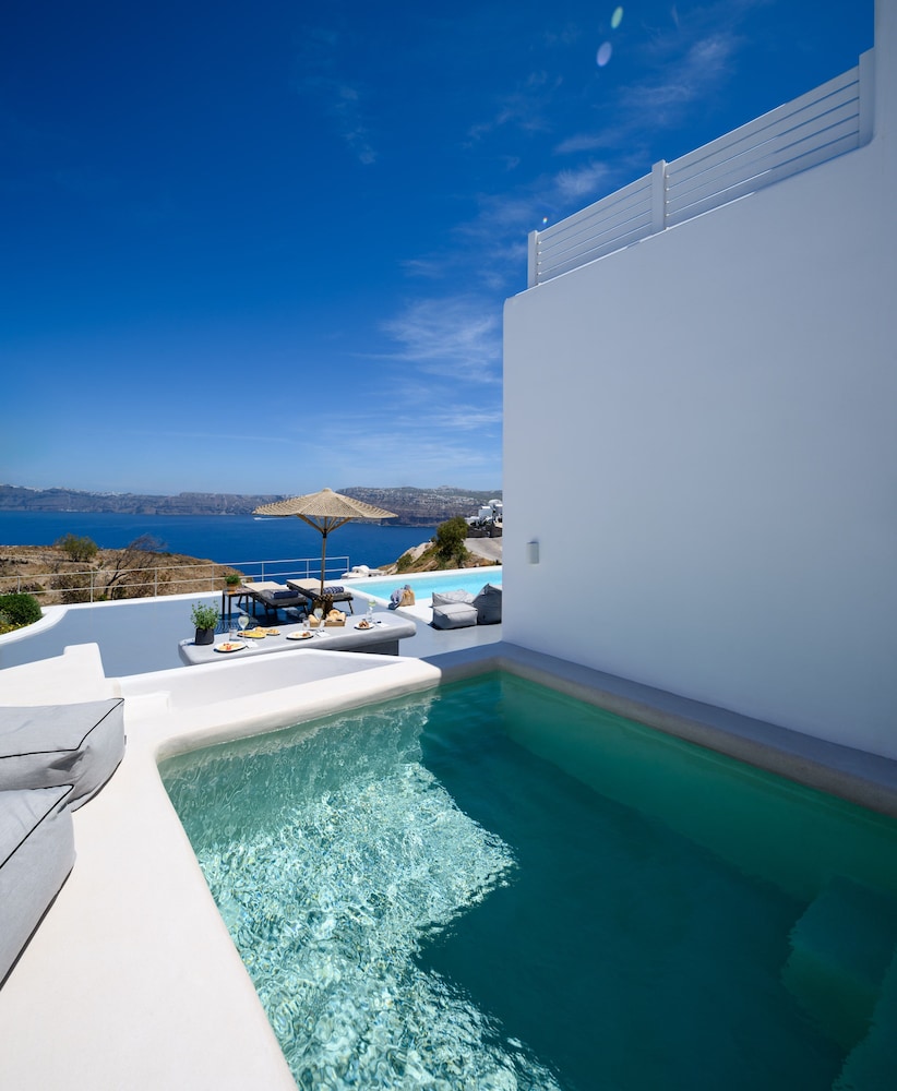 Cape 9 Suites & Villas — Swimming pool in Akrotiri, South Aegean
