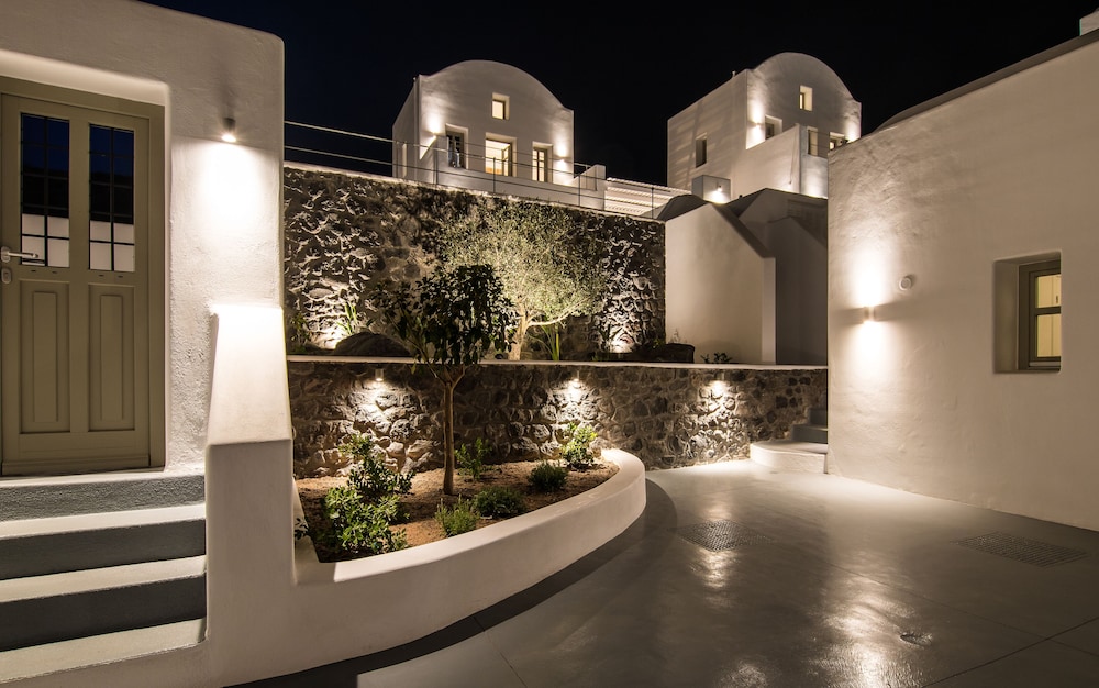 Cape 9 Suites & Villas — Hotel building in Akrotiri, South Aegean