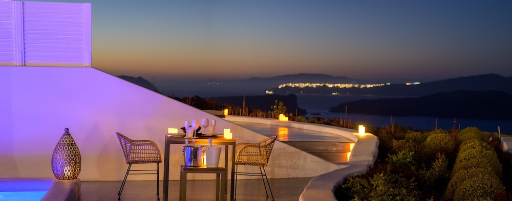 Cape 9 Suites & Villas — Restaurant & bars in Akrotiri, South Aegean